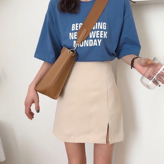 Split short skirt women's 2020 autumn Student Korean solid color A-line half skirt high waist shows thin and light proof buttock skirt