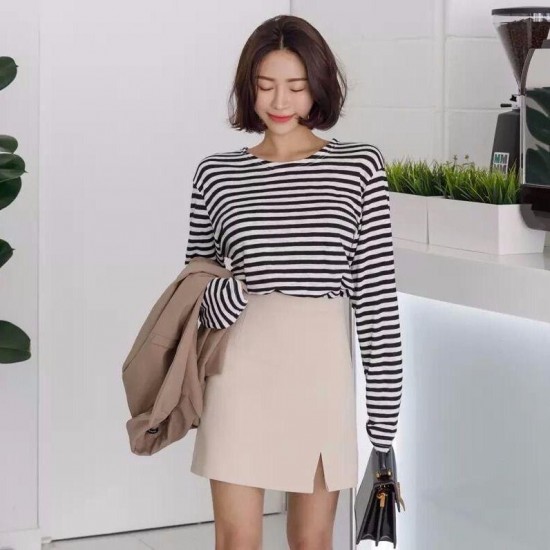 Split short skirt women's 2020 autumn Student Korean solid color A-line half skirt high waist shows thin and light proof buttock skirt