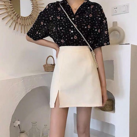 Split short skirt women's 2020 autumn Student Korean solid color A-line half skirt high waist shows thin and light proof buttock skirt